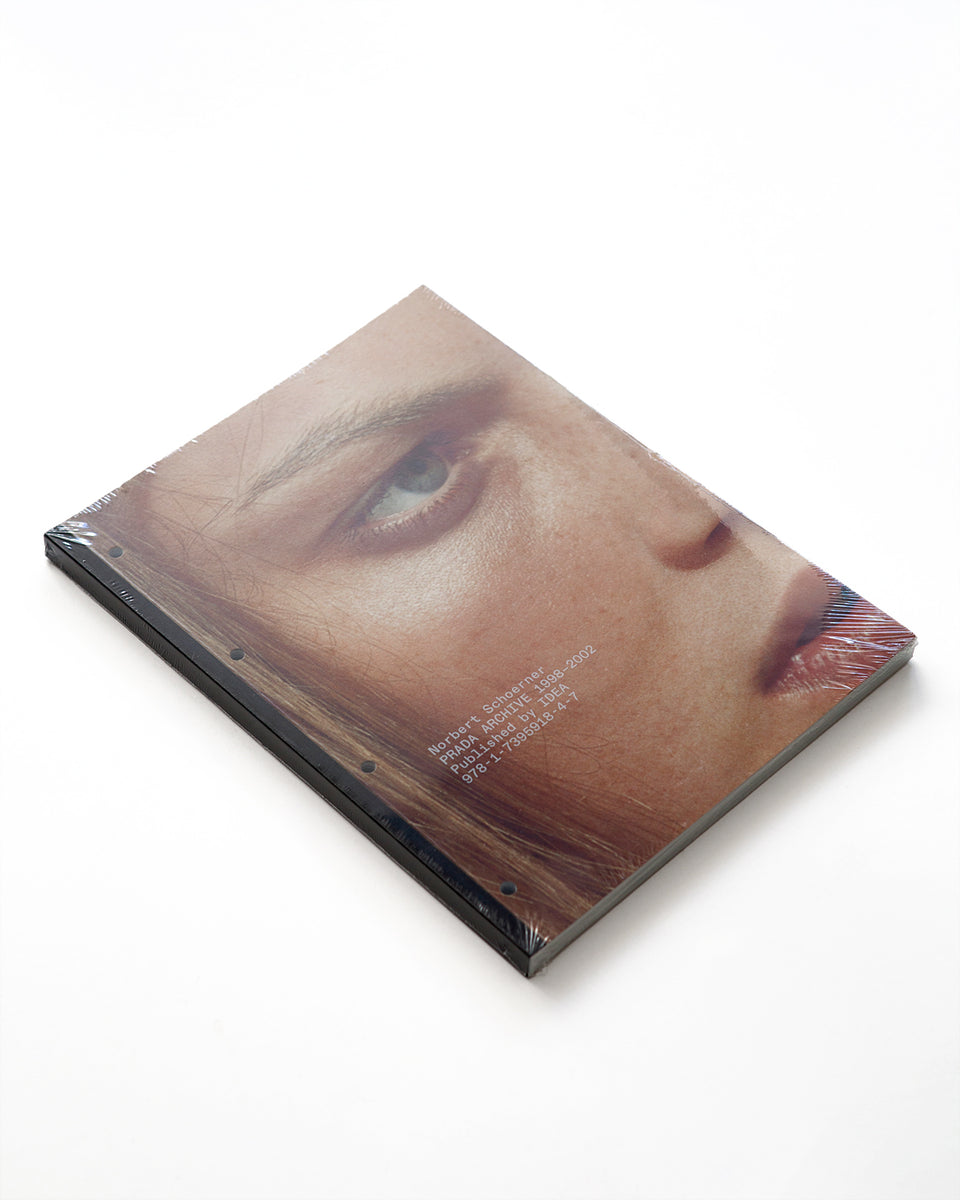 希少 サイン入り 写真集 PRADA ARCHIVE 1998‒2002 希少 サイン入り 写真集 PRADA ARCHIVE 1998‒2002 Prada Archive